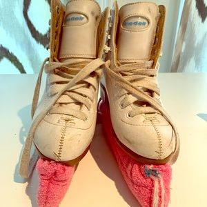 Girls ice skates size 1 Riedell used